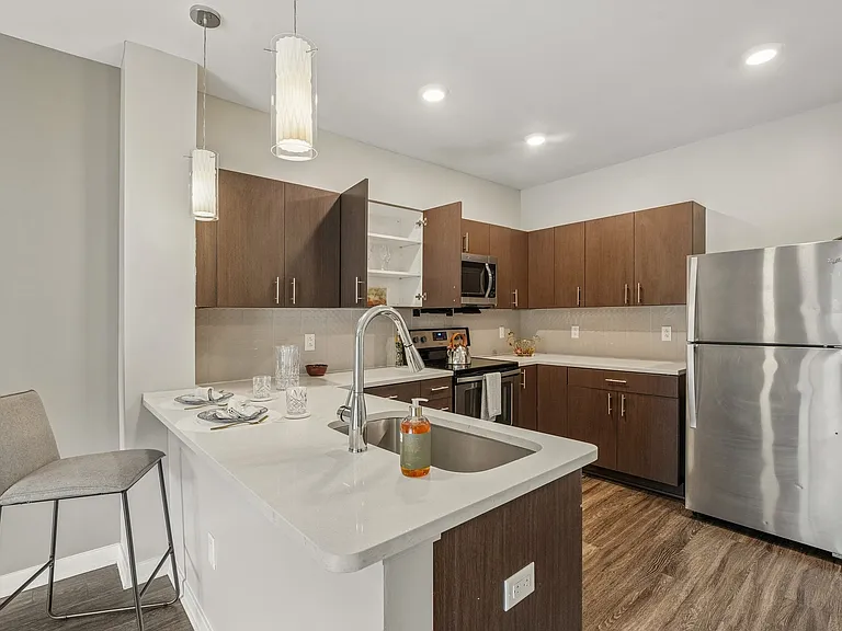 Cosmopolitan Apartments — Photo 15