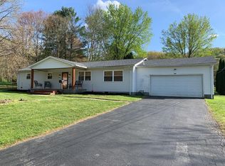 411 Maple Fork Rd, Mount Hope, WV 25880