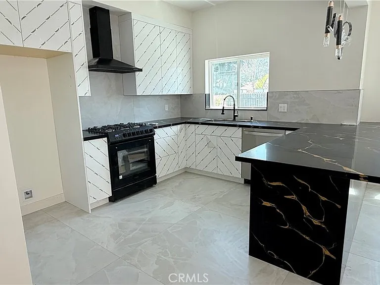 16015 Acre St — Photo 4
