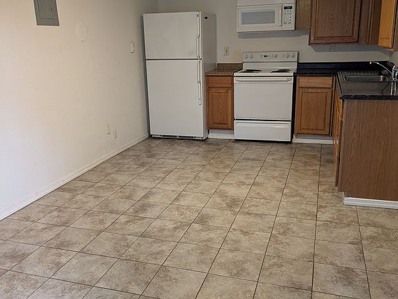 3rd image of 208 S Cambrian Ave