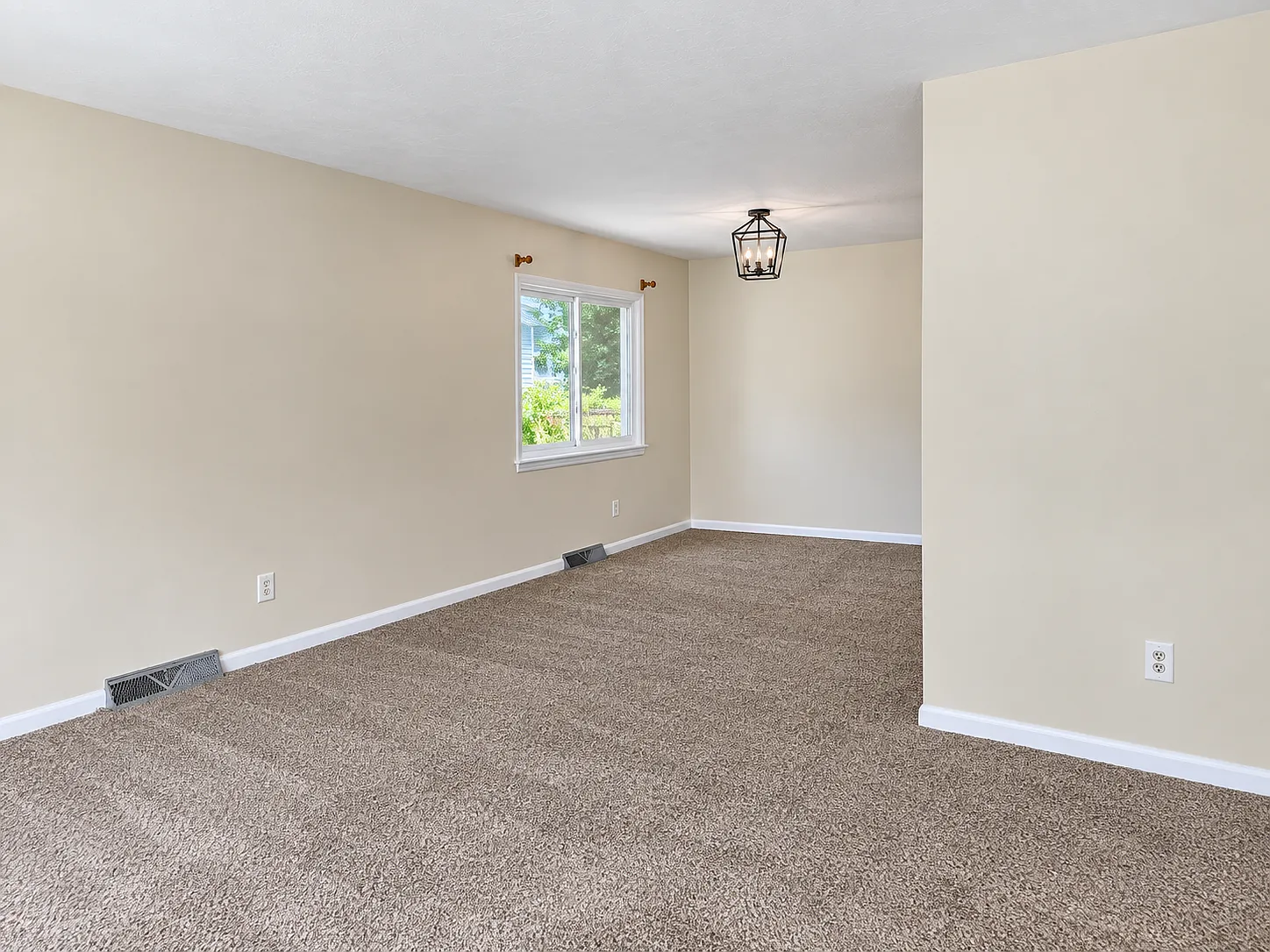 3 bed, 1.5 bath, 1056 sqft, $1,675 — Photo 4