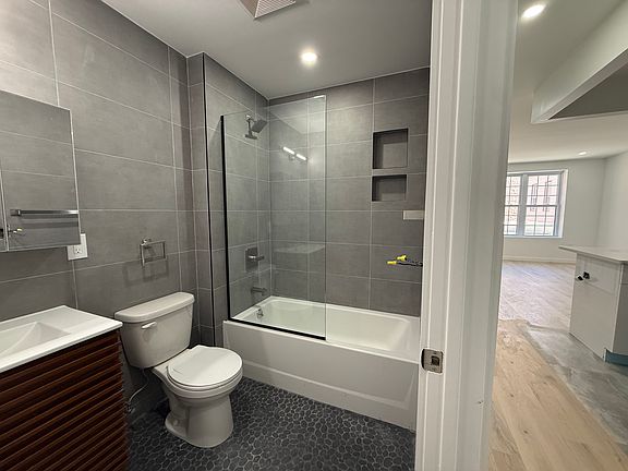 4th image of 442 Graham Ave #3