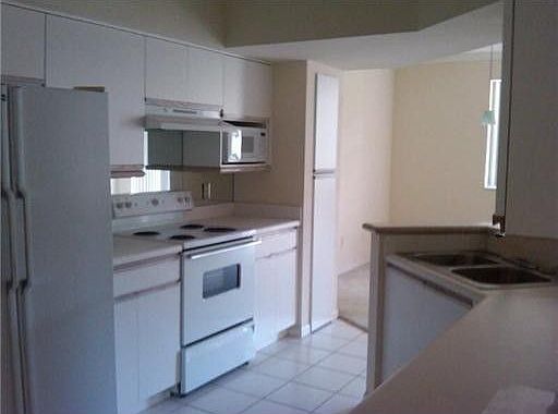2nd image of 3205 NE 184th St APT 9306