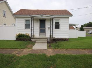 121 S Cedar St, Washington, IL 61571