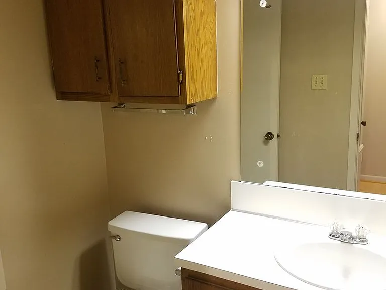 412-414 Brentwood Dr E — Photo 9