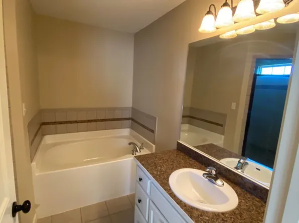 4898 Grant Dr, Valdosta, GA 31605