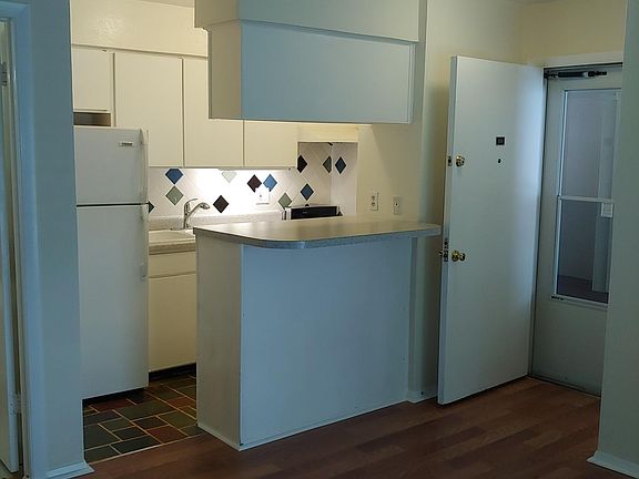 3rd image of 5711 Morningside Ave APT 204