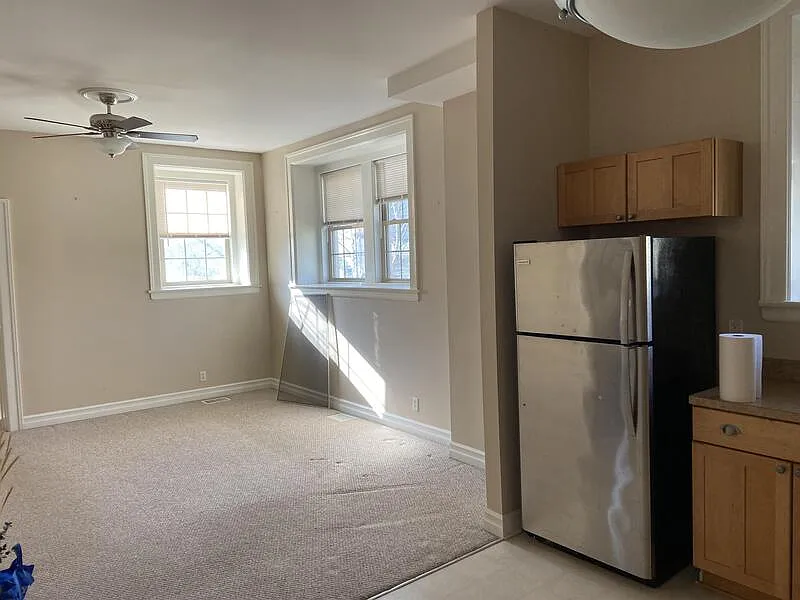 1 bed, 1.0 bath, 725 sqft, $1,300 — Photo 3