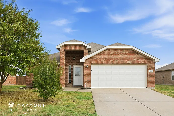 3 bed, 2.0 bath, 2220 sqft, $2,095 — Photo 1