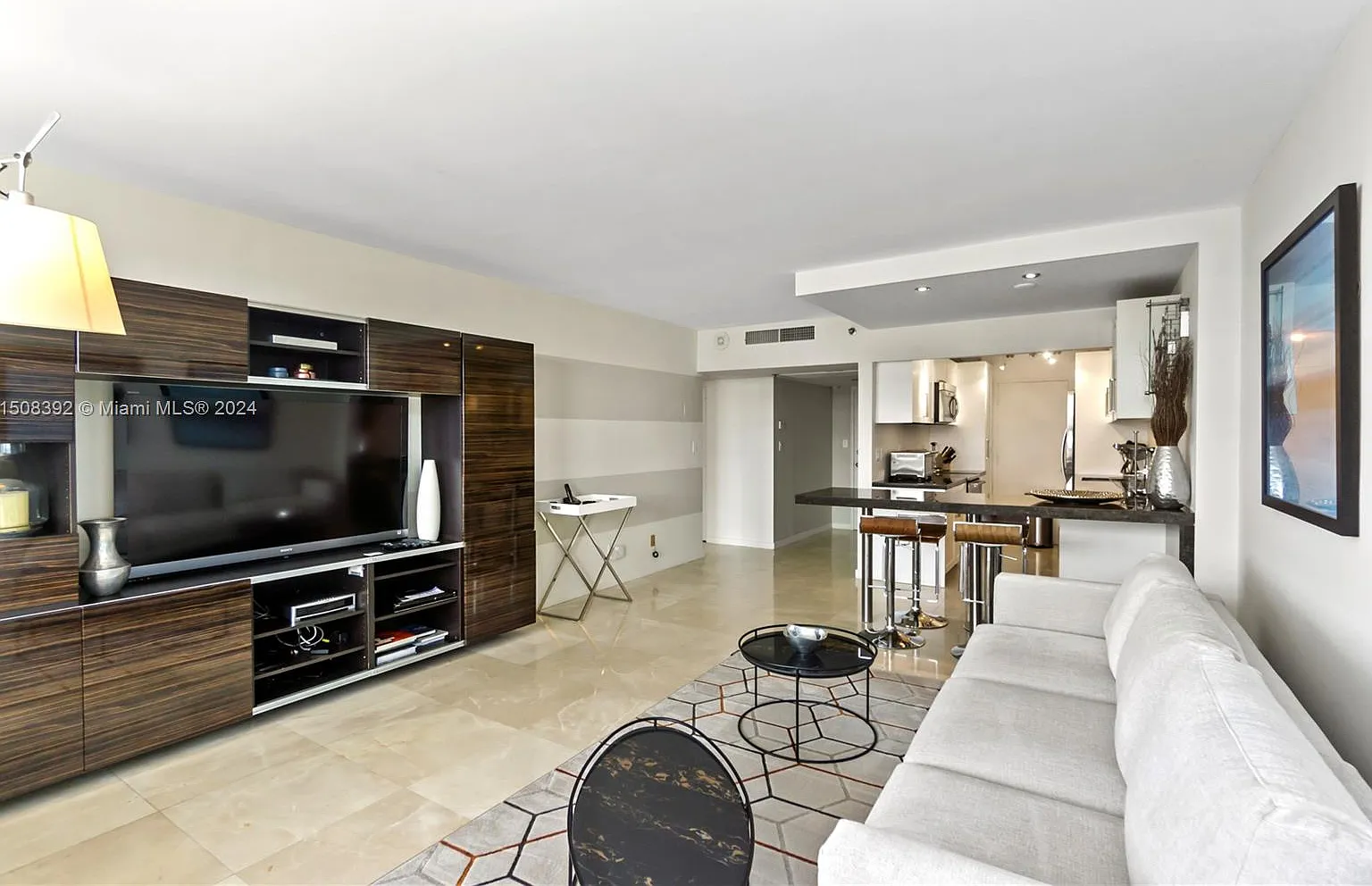 The Decoplage Condo — Photo 2