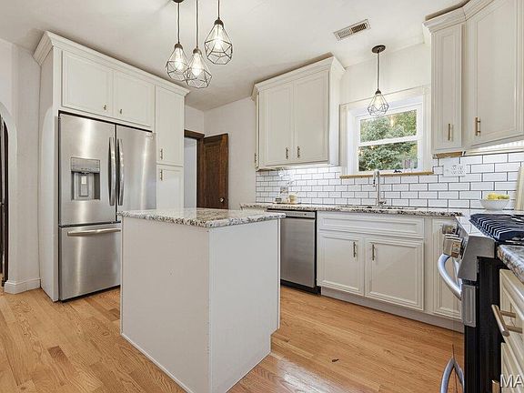5th image of 5635 Walsh St