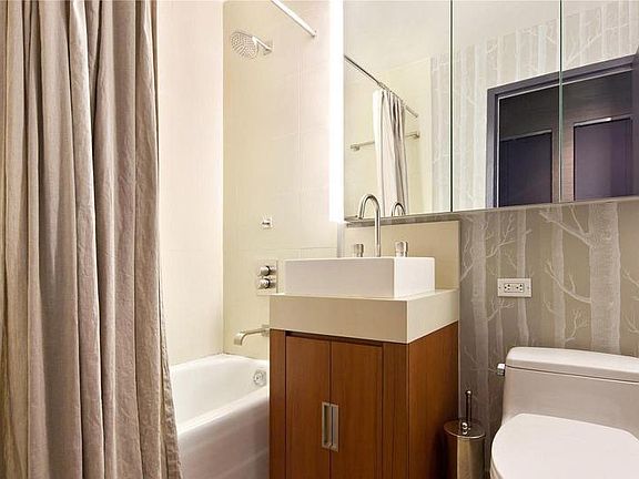4th image of 450 W 17th St APT 1802