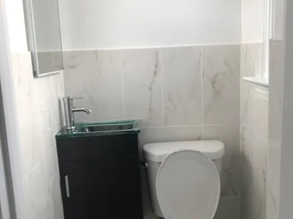 (undisclosed Address), Fresh Meadows, NY 11366