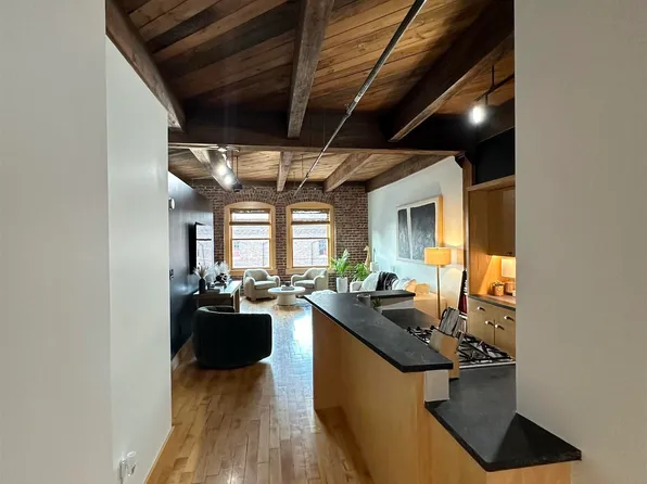 105 S 9th St APT 714, Omaha, NE 68154