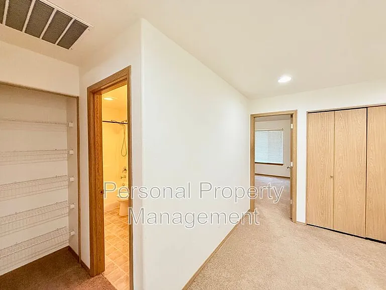 855 NW Ivy St — Photo 10