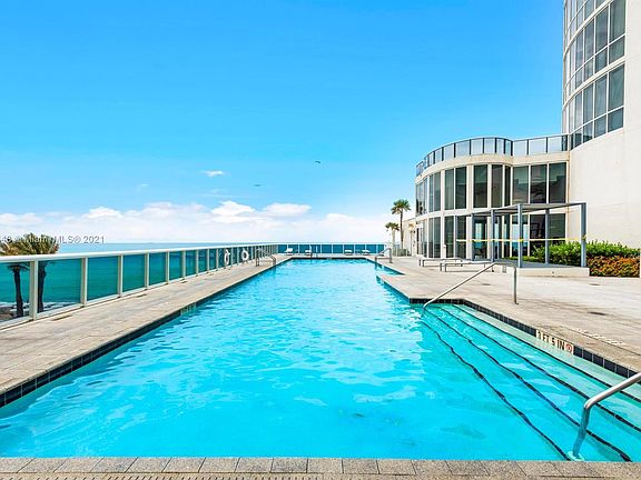 5th image of 15901 Collins Ave APT 402