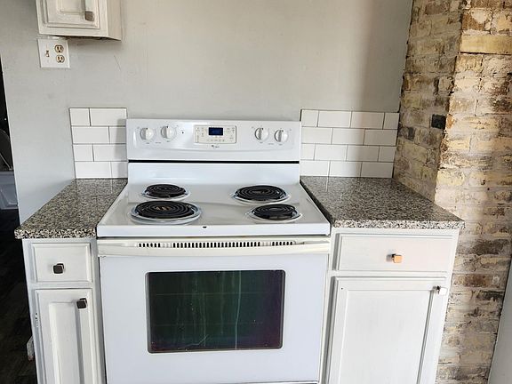 3rd image of 607 Blue Bonnet St