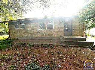 2812 SE Madison St, Topeka, KS 66605