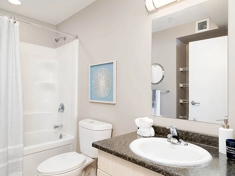 1085 Court Ave — Photo 12