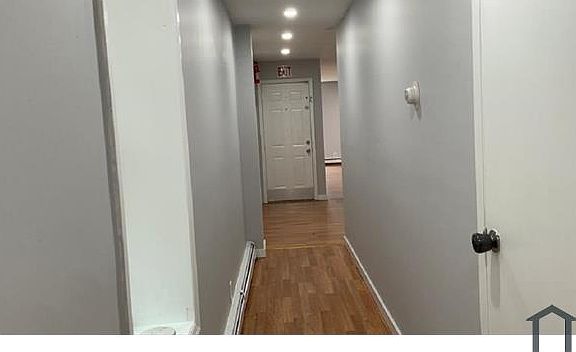 4th image of 647 Bryant Ave Frnt 2