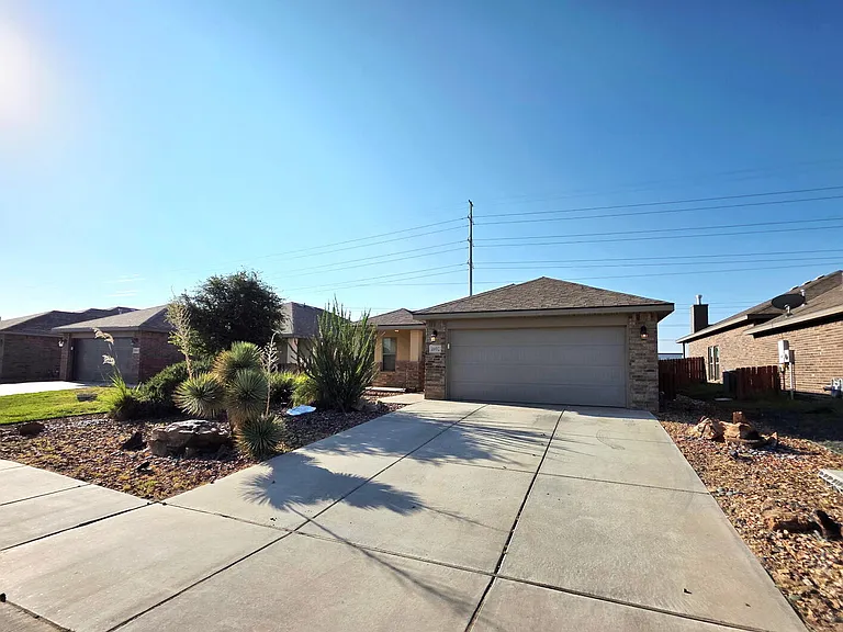 1602 Wrangler Ln — Photo 1