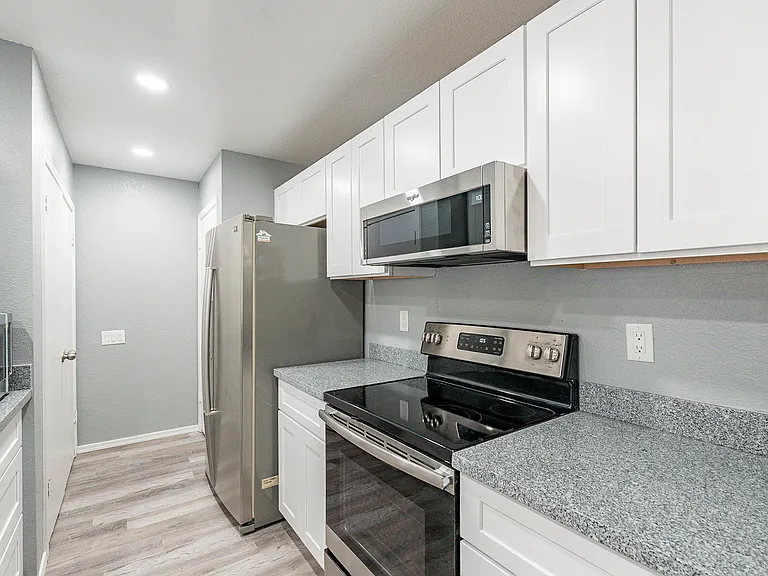 2035 S Elm St #109 — Photo 12