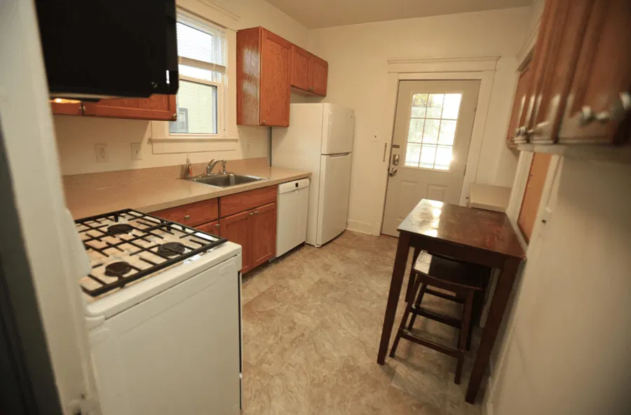 4 bed, 1001 sqft, $5,600 — Photo 4