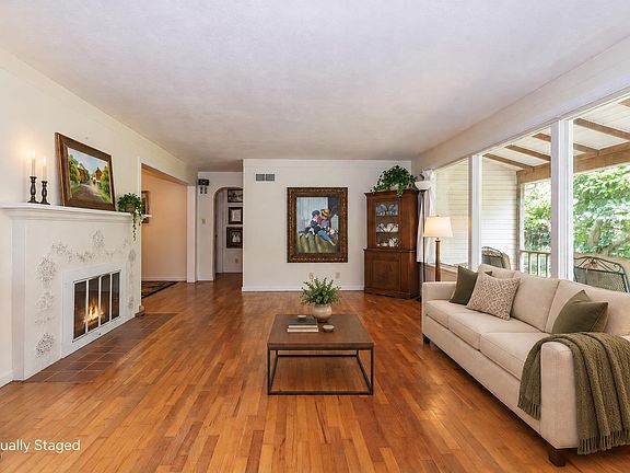 3rd image of 3303 E Rd #300-S