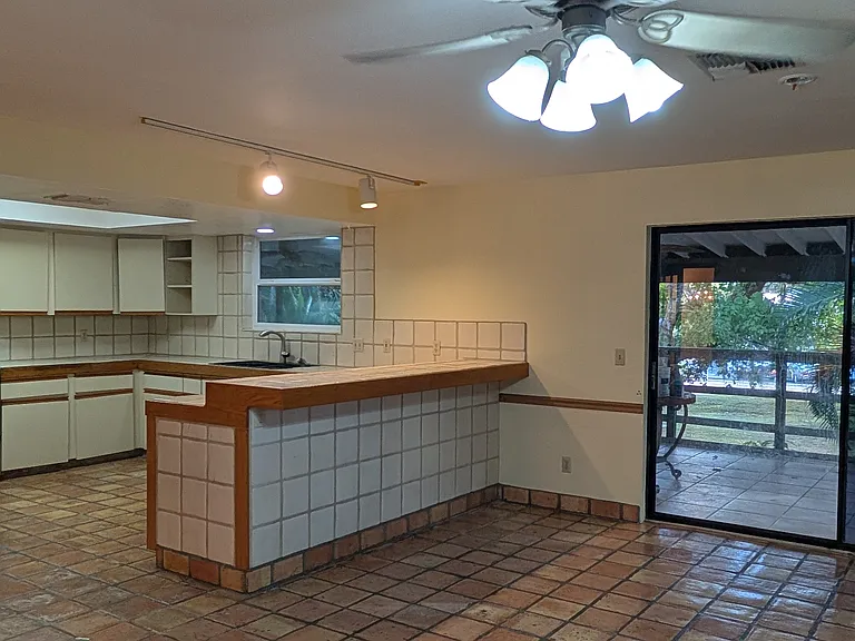 1048 Suwanee St — Photo 6