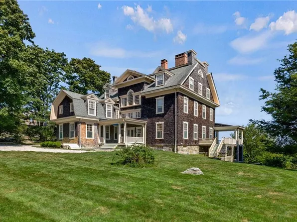 121 Walcott Ave, Jamestown, RI 02835