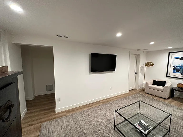744 S York St — Photo 23