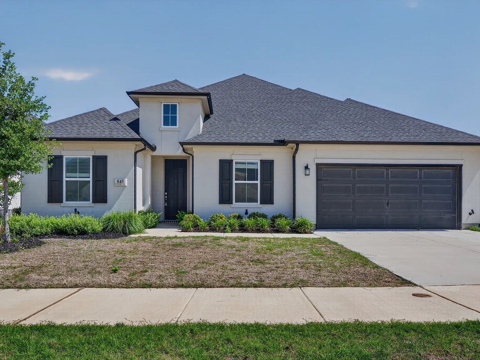 4 bed, 2673 sqft, $3,400 — Photo 2