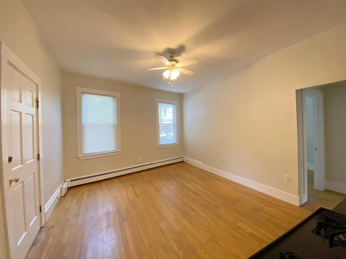 Building Photo - 1206 Cambridge St #1