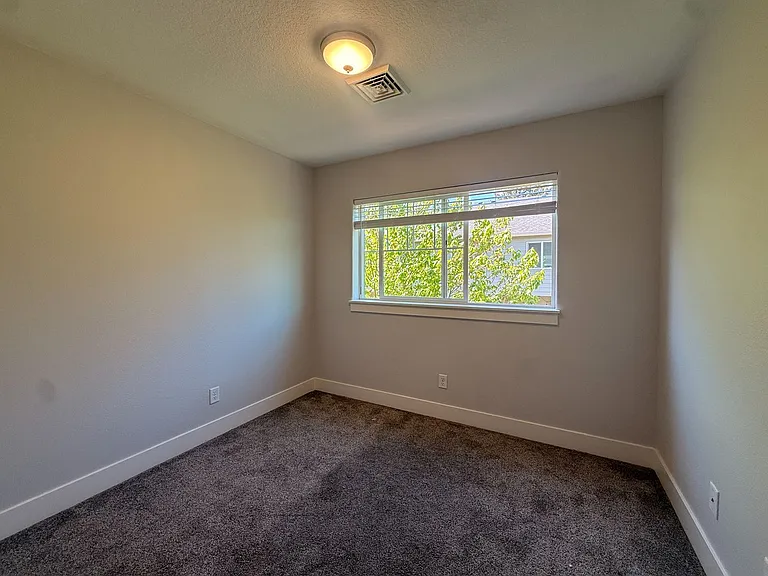 5711-5713 Honey Bee St S — Photo 17