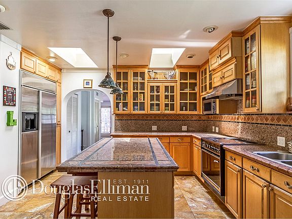 5th image of 5778 Alton Rd