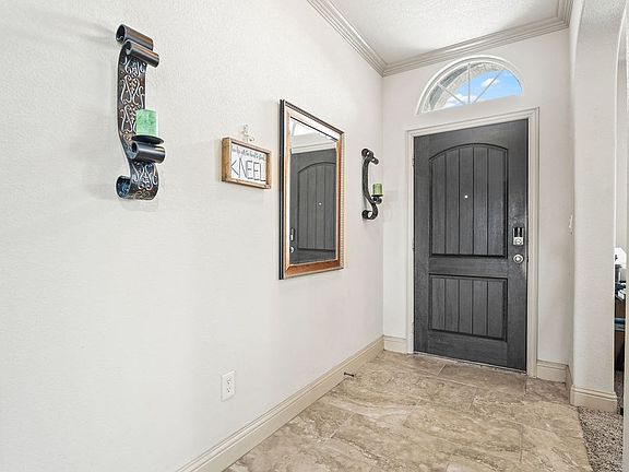 2nd image of 3923 Roma St