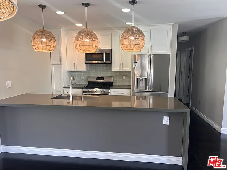 7865 Bleriot Ave — Photo 9
