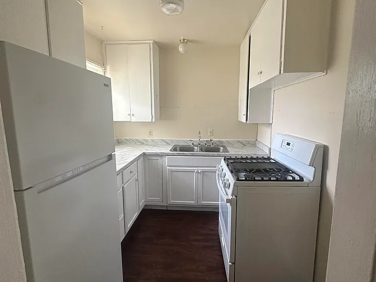 4355 Boren Ave — Photo 4
