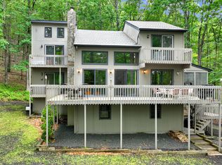 7022 Woodbridge Dr W, Bushkill, PA 18324