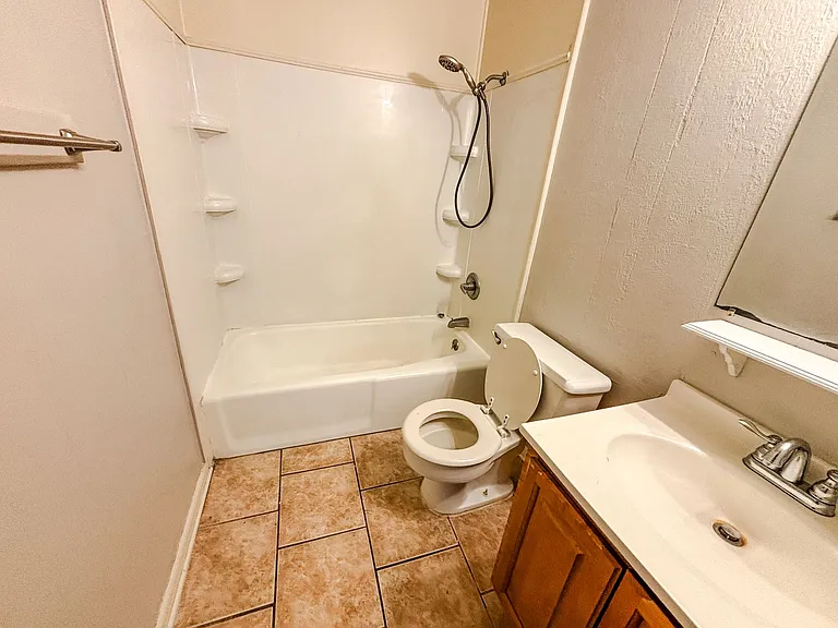 318 Porter Ave — Photo 17