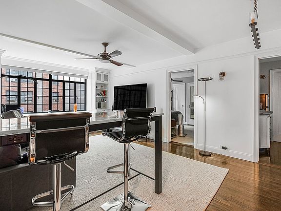 3rd image of 321 E 43rd St APT 708