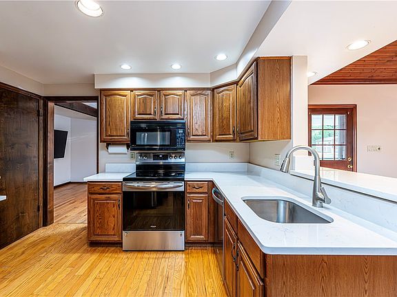 3rd image of 532 McElheny Rd