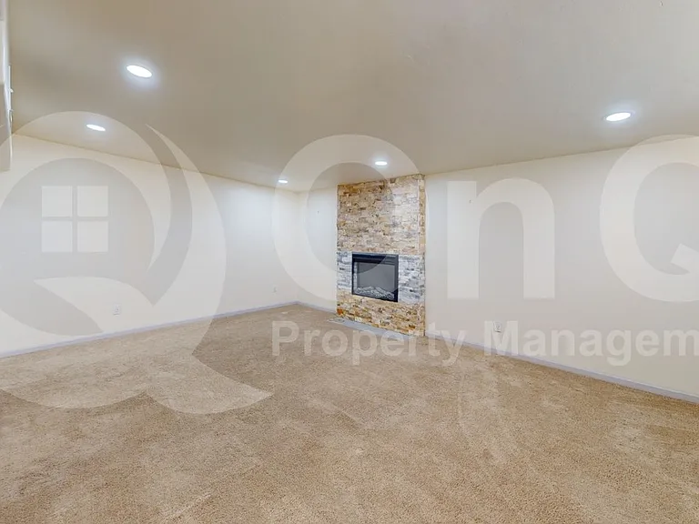2526 E Allen Rd — Photo 6