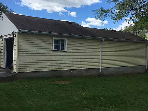3rd image of 119 Iroquois St