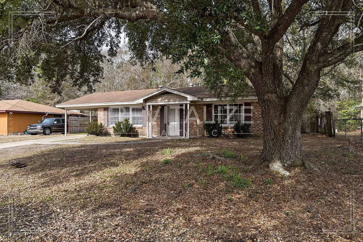 Building Photo - 1258 Charmaine Cir N