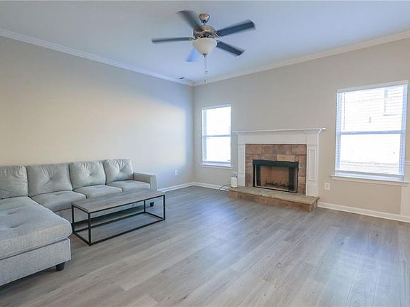 2nd image of 225 Eva Way NE