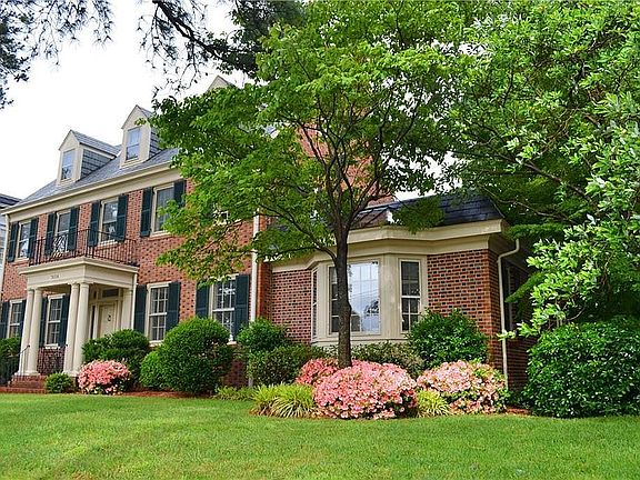 3rd image of 7606 Maury Arch