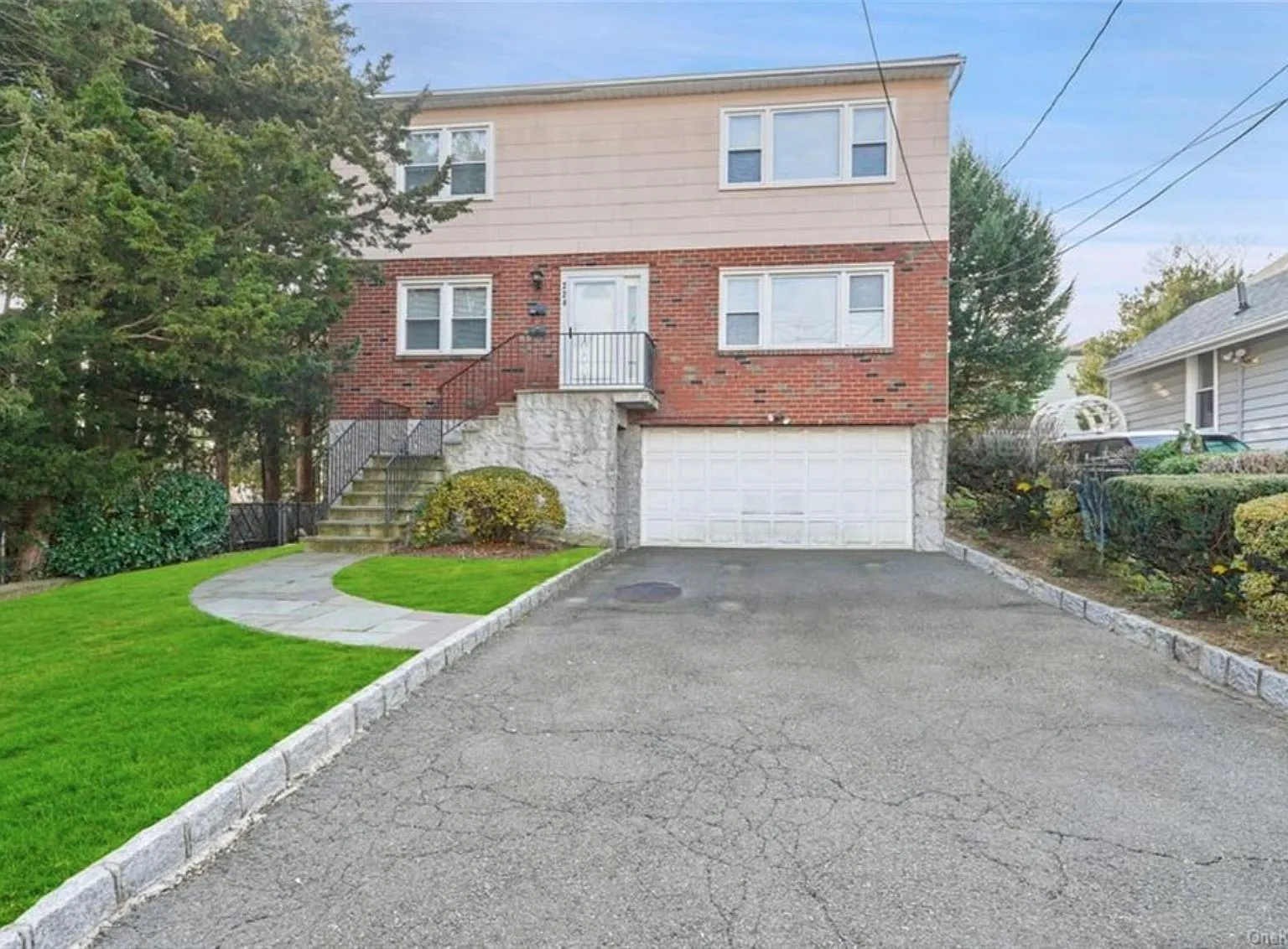 Edgewood Ave, Yonkers — Photo 1