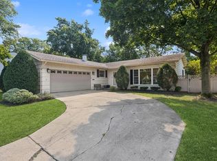 1260 Windsor Dr, Wheaton, IL 60189