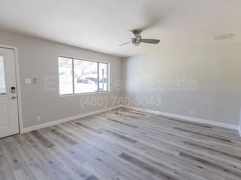 1305 W Laird St — Photo 3